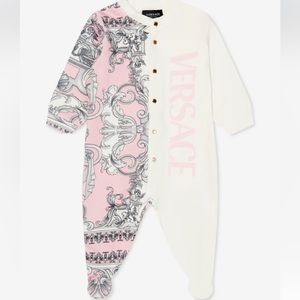 VERSACE
Baby Girls Barocco Print Babygrow